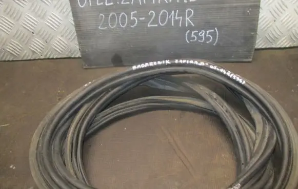 Opel Zafira B Front door rubber seal 
