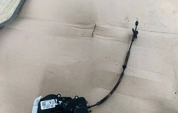 Ford Mustang V Loading door lock 