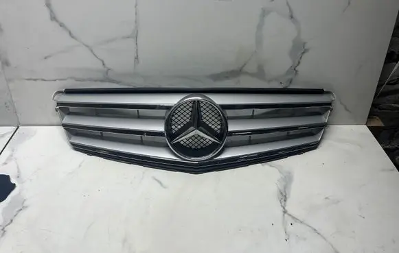 Mercedes-Benz C W204 Front bumper upper radiator grill A2048800023