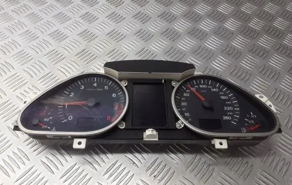 Audi A6 S6 C6 4F Speedometer (instrument cluster) 4F0920900