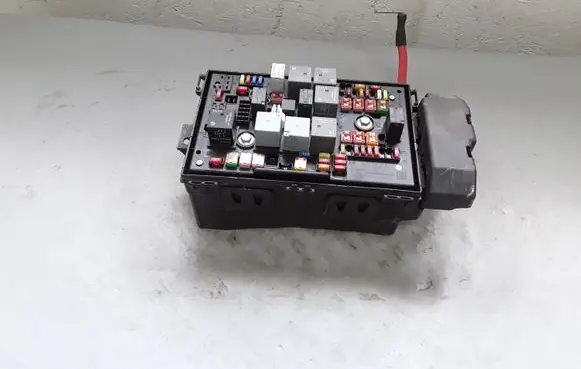 Opel Zafira C Fuse module 13449210 1110224AB