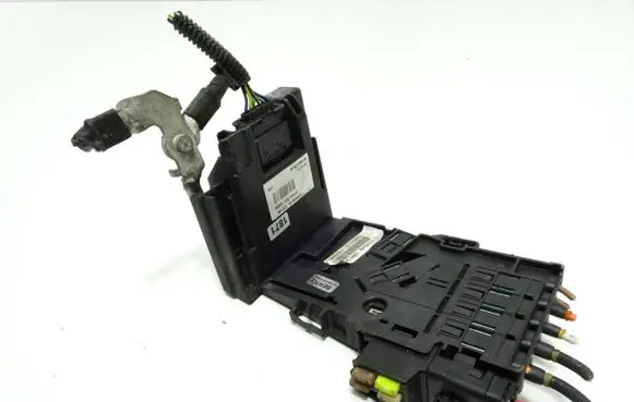 Peugeot 308 Fuse module 28236841 28257533 02863788