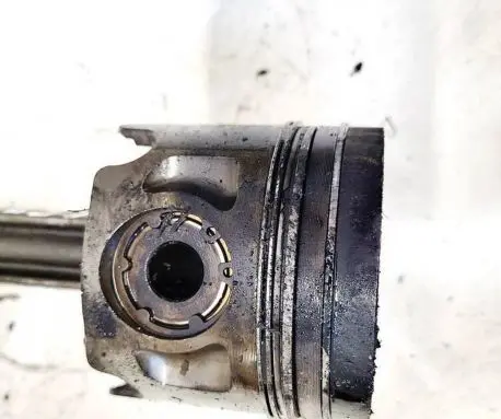 Volkswagen PASSAT B4 Piston with connecting rod