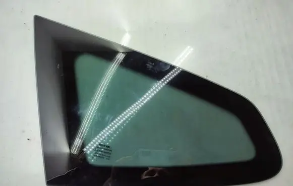 Nissan Pulsar Rear side window