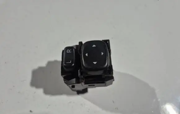 Toyota Avensis T270 Wing mirror switch