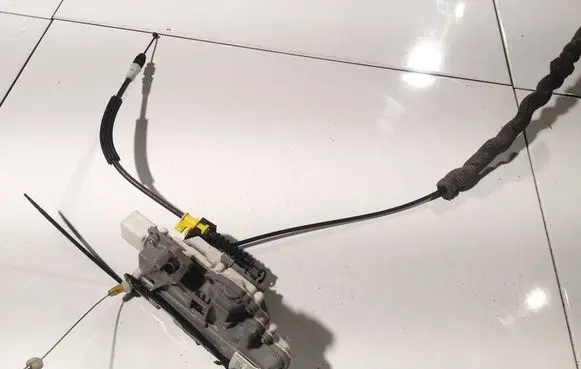 Audi A5 8T 8F Front door lock