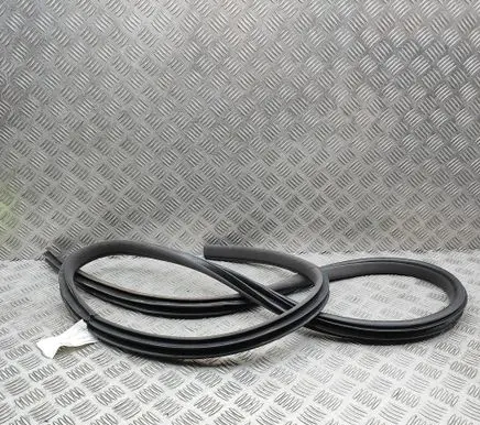 Jaguar XJ X350 Rubber seal front coupe door C2C33737