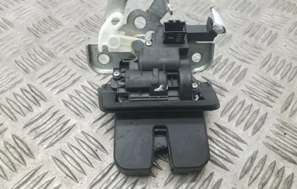 Audi Q3 8U Tailgate/trunk/boot lock/catch/latch 8U0827520