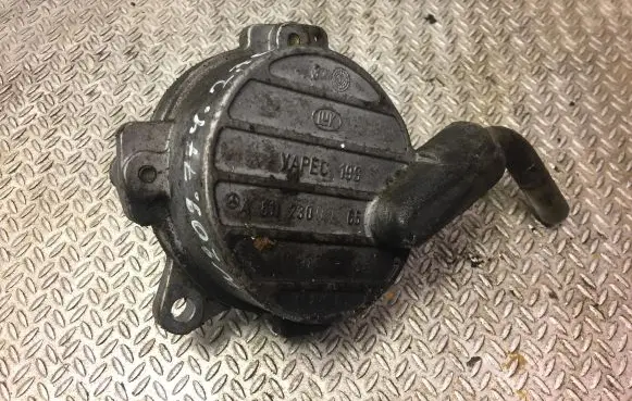 Mercedes-Benz CLK A209 C209 Vacuum pump 6112300065 A6112300065