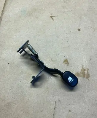 KIA Carens III Fuel cap release pull handle 