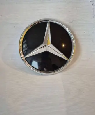Mercedes-Benz EQA Manufacturer badge logo/emblem A0008881000
