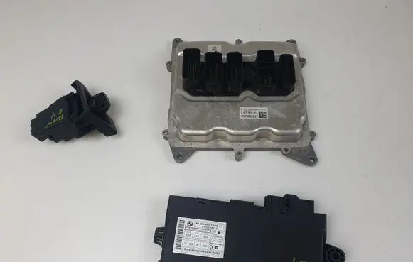 BMW Z4 E89 Engine ECU kit and lock set 0261S09744 8617569 9287535