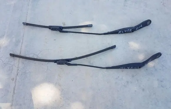 Ford Mondeo MK IV Front wiper blade arm