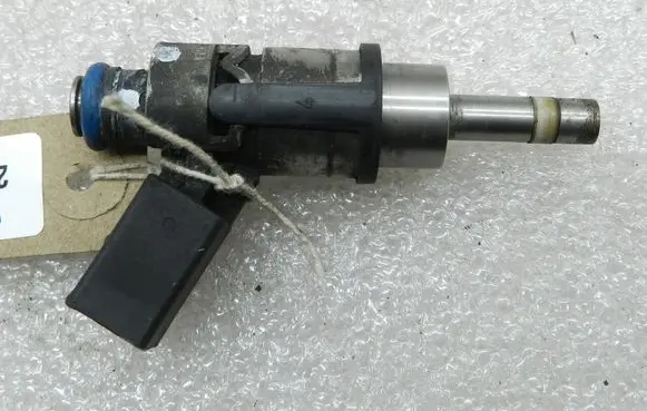 Skoda Octavia Mk2 (1Z) Fuel injector 06D133036D