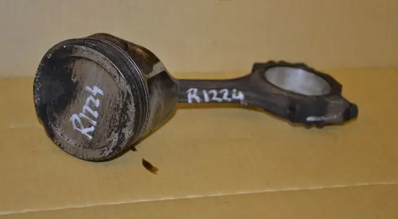 Volkswagen Golf IV Piston with connecting rod