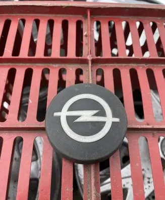 Opel Commodore C Original wheel cap 90047224