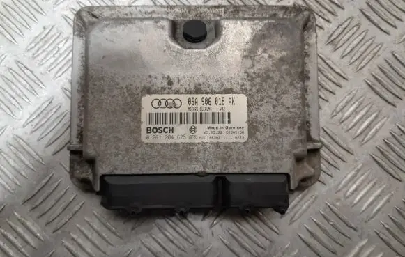 Audi A3 S3 8L Engine control unit/module 06A906018AK 26SA5156 0261204675