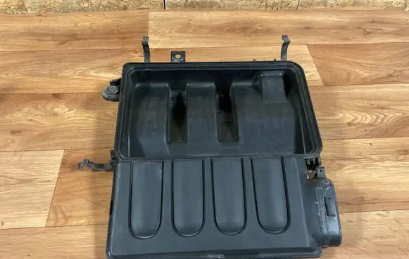 Mazda 3 I Air filter box cover 