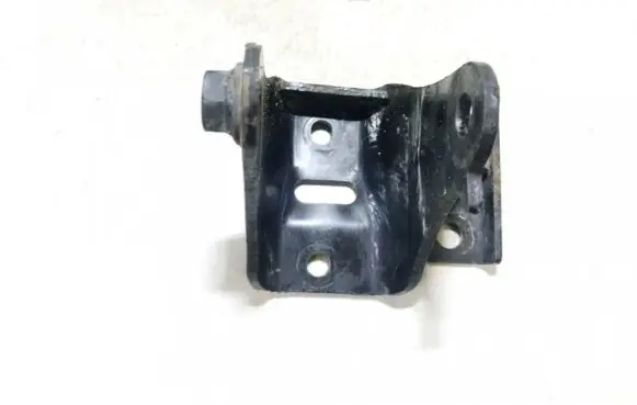 Toyota RAV 4 (XA30) Engine mounting bracket