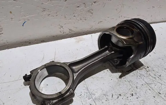 Piston with connecting rod