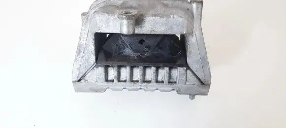 Engine mount bracket