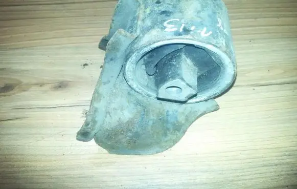 Rover 414 - 416 - 420 Engine mount bracket 