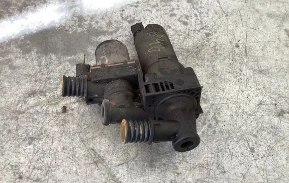 BMW 3 E46 Coolant heater control valve 8369807 1147412149