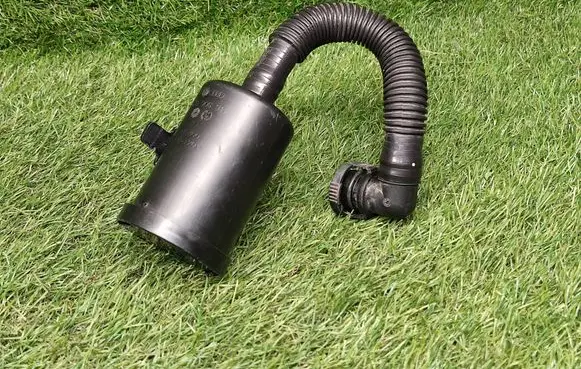 Volkswagen Jetta VI Active carbon filter fuel vapour canister 5C0906311
