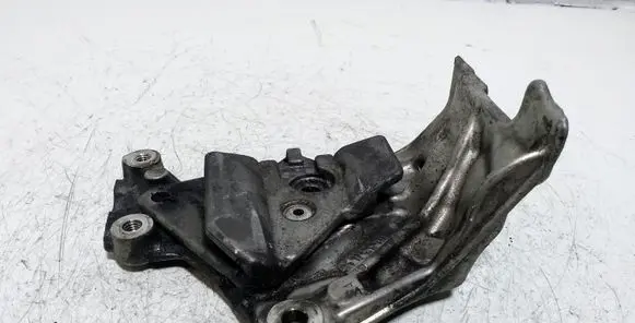 Ford Focus Engine mounting bracket 505932B