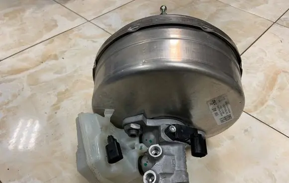 Audi Q7 4M Brake booster 4M0612103A 8W0611301