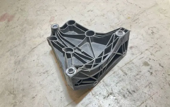 BMW 7 E65 E66 A/C compressor mount bracket 7792202