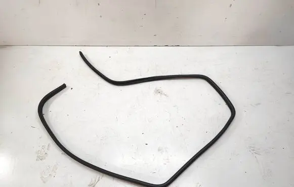 BMW 3 E90 E91 Rear door rubber seal (on body) 7247261