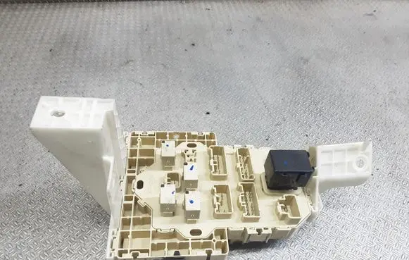 Suzuki SX4 Fuse module 3677079J41
