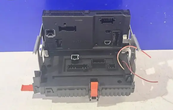 Mercedes-Benz S W221 Fuse module A2215402050 A1648201575