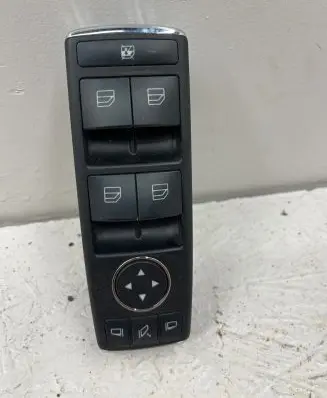 Mercedes-Benz C W204 Electric window control switch A2048703558 ZGS004