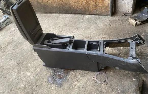 Volvo V70 Armrest