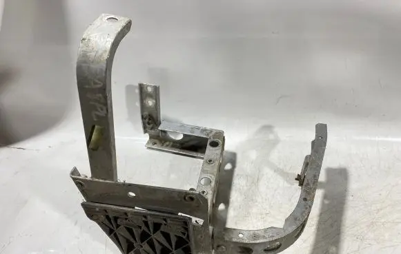Audi A8 S8 D2 4D Front bumper mounting bracket 4d0807254