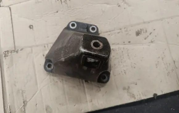 BMW 5 F10 F11 Engine mounting bracket 6795958 6781242