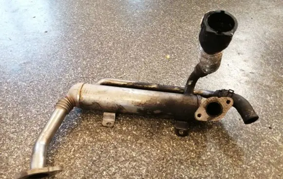 Skoda Fabia Mk2 (5J) EGR valve cooler 045131513M