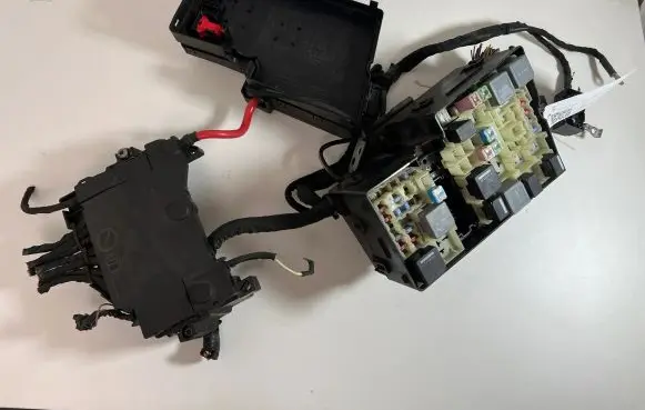 Volvo V40 Fuse box set AV6T14A142AA