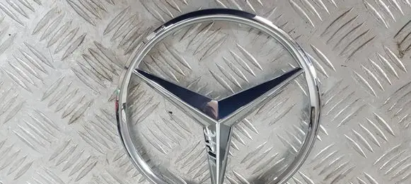 Mercedes-Benz C W205 Manufacturers badge/model letters A0008173200