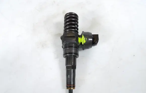 Skoda Fabia Mk2 (5J) Fuel injector 038130073AG