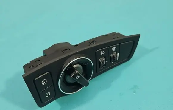 Hyundai i40 Light switch 93300-3Z100VGR IMPRK1435638