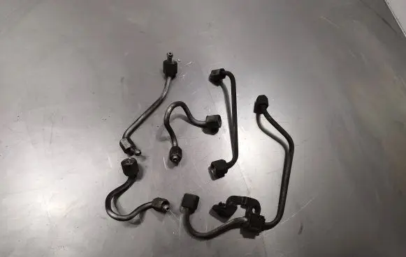 Fuel injector supply line/pipe