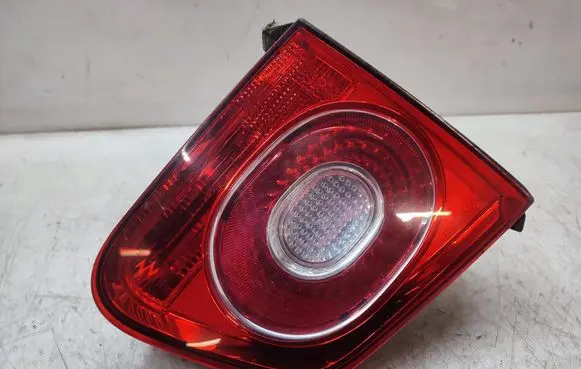 Volkswagen Tiguan Tailgate rear/tail lights 5N0945093C
