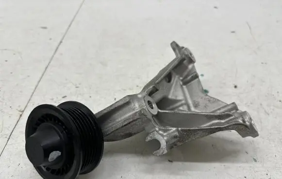 Nissan Qashqai J12 Timing belt tensioner pulley 117106794R