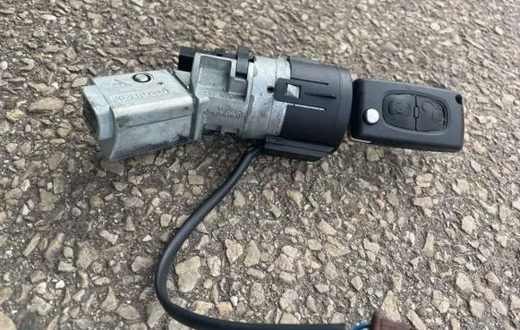 Peugeot 3008 I Ignition lock 36410600