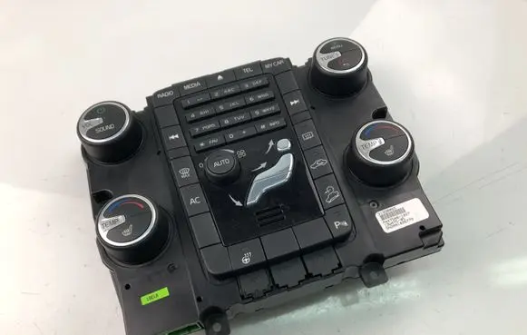 Volvo V70 Climate control unit 31398065