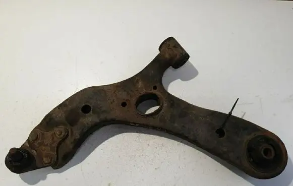Toyota Avensis T270 Front lower control arm/wishbone