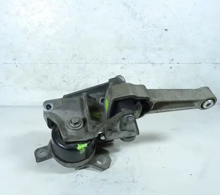 Engine mount vacuum valve